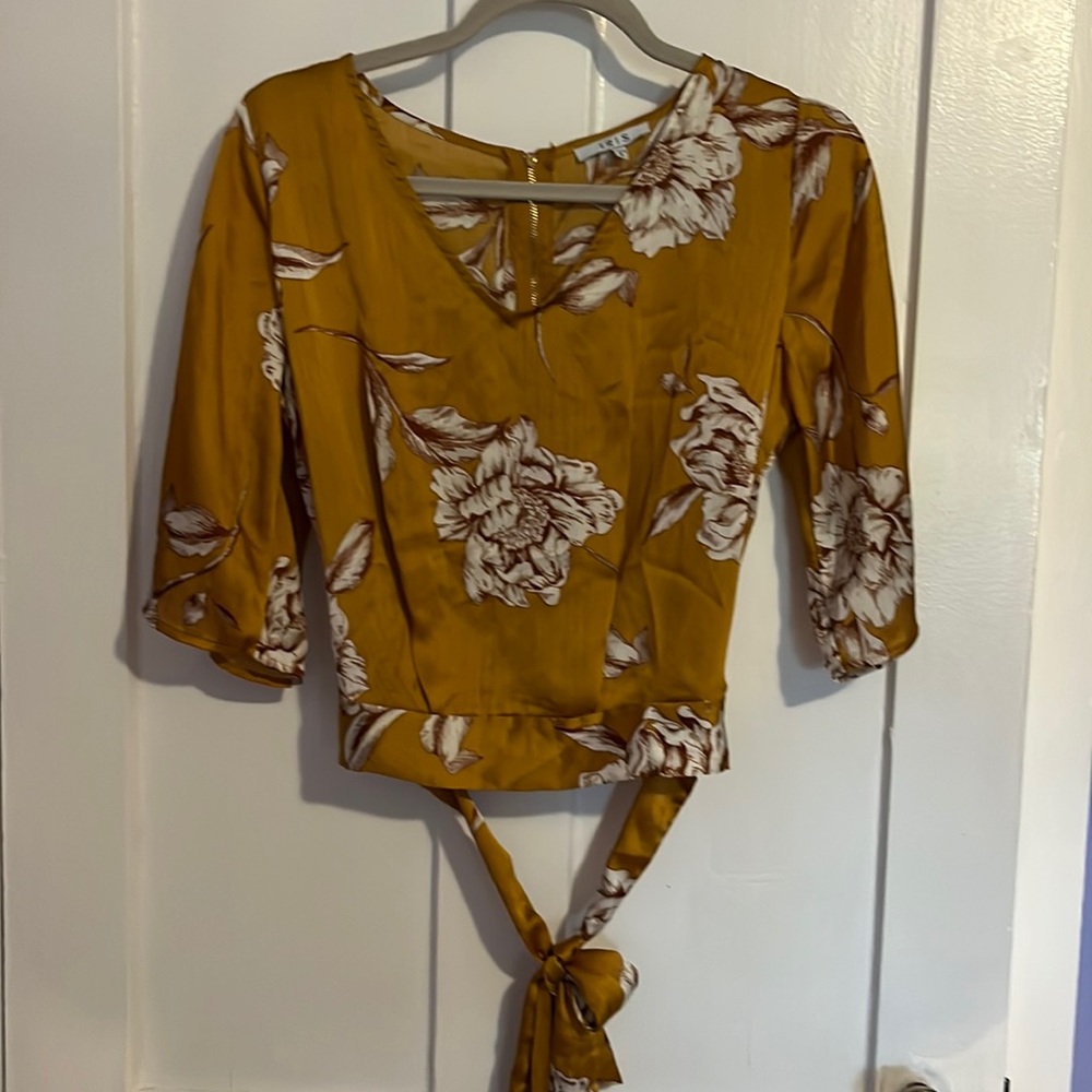 Iris mustard colored short sleeve silky blouse small
